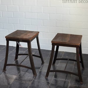 Tabouret en bois massif et fer