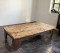 Table central en bois massif et fer